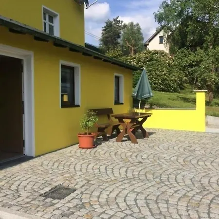 度假居 In Mit Kleinem Kamin